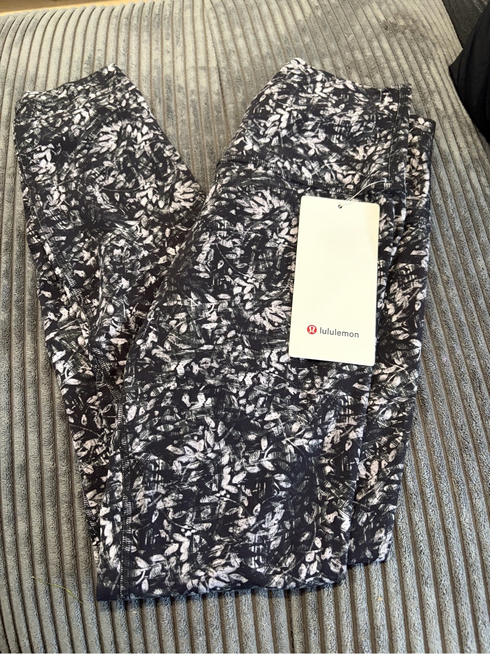 LULULEMON BLACK AND WHITE ABSTRACT PATTERN GYM PANTS LEGGINGS